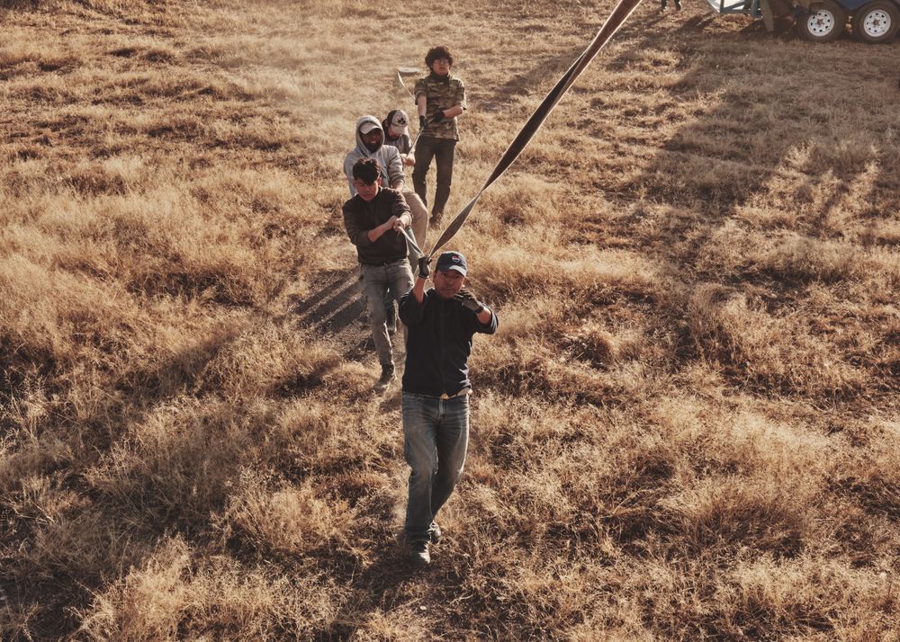 Group of people roping in hot air balloon