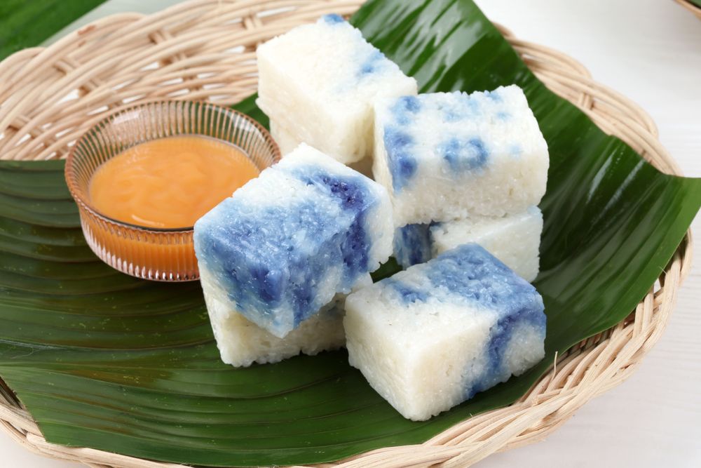 Pulut Ketan Srikaya or Kue Pulut Tai Tai.