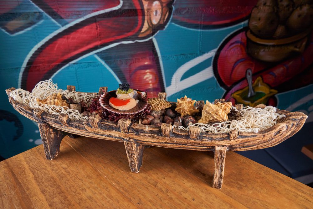 Boat with scallops in restaurant