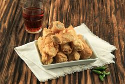 Karoket, fried vermicelli noodles in roll