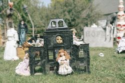 Spooky dollhouse for halloween