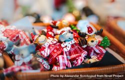 Handmade souvenirs in basket at Christmas market, Strasbourg, Alsace, France 4Og8J4