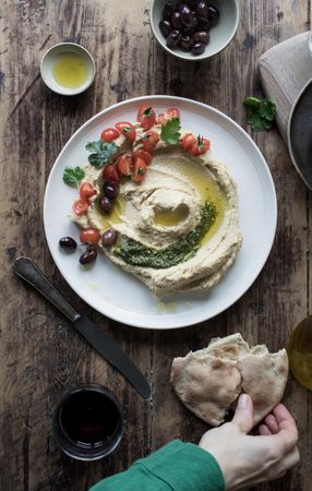 Pesto hummus with tomatoes and beans