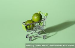 Limes in supermarket cart 0y9y70