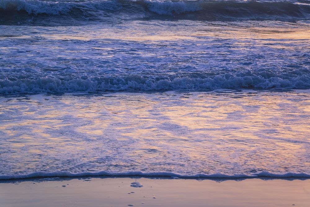 Waves coming into the beach, close up
