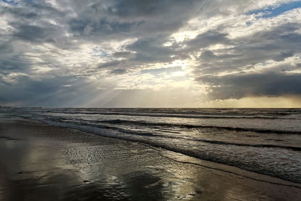 Seascape. Dramatic sunset