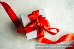 Present wrapped in red ribbon 5Q228g