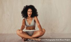 Portrait of a confident young woman posing in her natural body 42PWd0