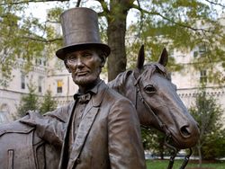 Bronze statue of Abraham Lincoln and his horse, Washington, D.C bGR3e4