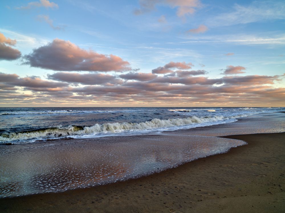 Wave coming in on Virginia Beach, Virginia