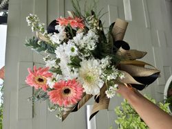 Korean fresh flower bouquet arrangement