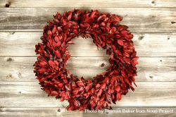 Holiday red wreath on vintage Wood 419Kg4