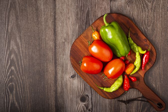 Ingredients for cooking with tomatoes, various peppers, garlic and green peppers.