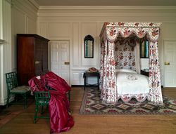 Floral patterned fourposter bed in Colonial Williamsburg, Virginia 49mmv4