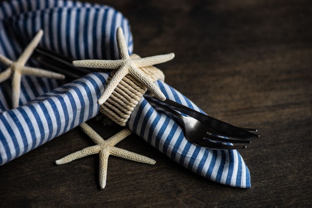 Coastal table setting with sea stars on wooden table
