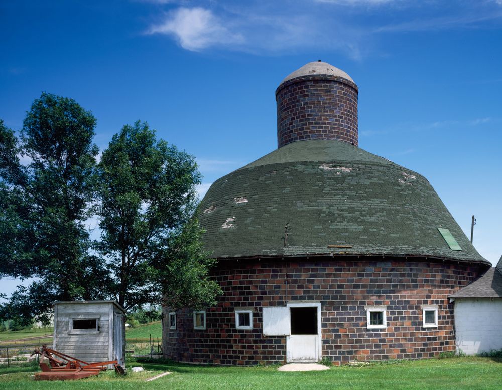 1920 round barn made of hollow tile near Sioux Falls, South Dakota