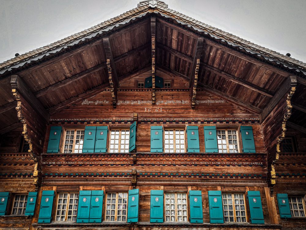 1661 traditional Swiss chalet in Rougemont VD