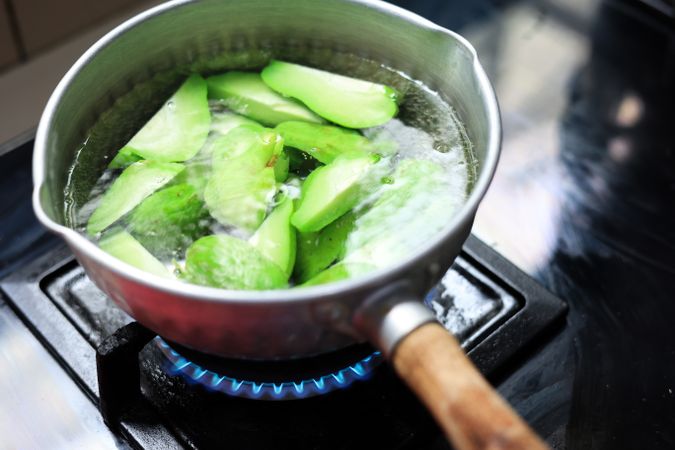 Boiling Chayote in an Aluminum Pan