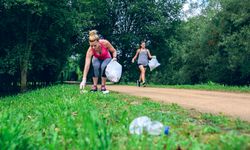 women doing plogging