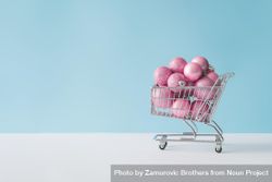 Shopping cart with pink Christmas decorations 0vk175