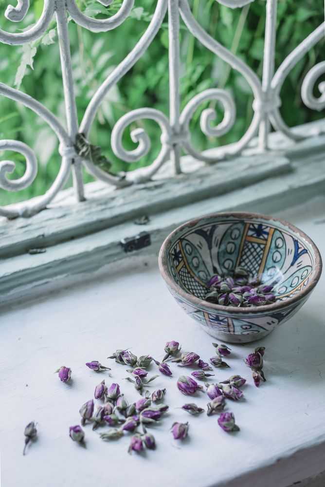Dried flower buds and bowl near window