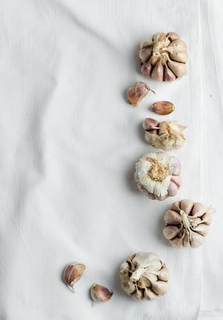 Multiple cloves of garlic in a row