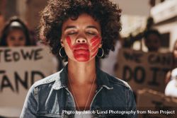 Woman with a hand print on her mouth, demonstrating violence on women 4mnOQb