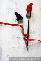 Cutlery with woolen hats and ribbon 5wXXGy