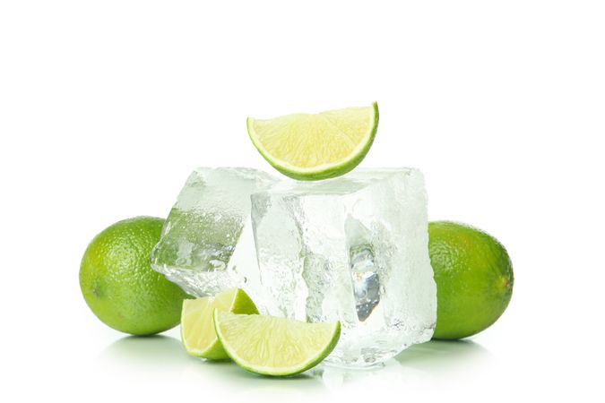 Ice cubes and slices of lime
