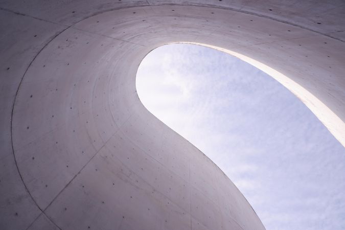 Light concrete spiral wall