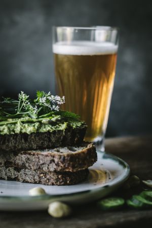 Toasts with cashew pate