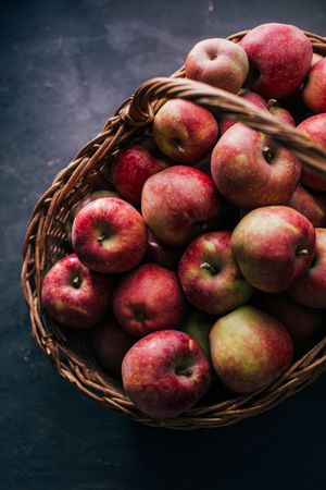 Fresh red apples