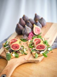 Arranged figs and served food placed on tray