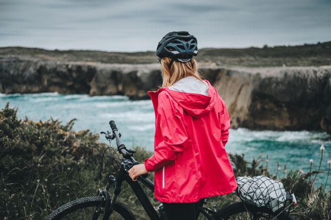 Female bicyclist on rocks
