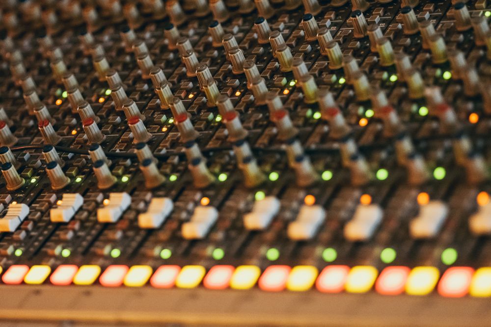 Equalizer instrument in a studio