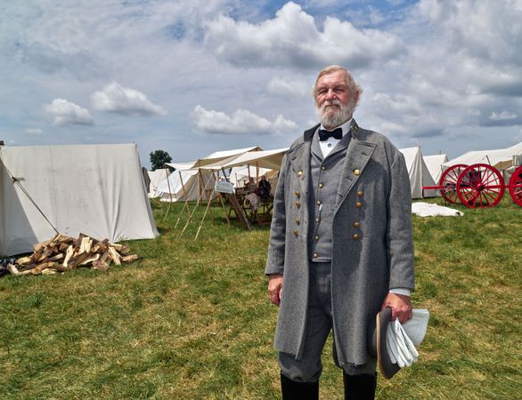 Earl Weaver, portraying Confderate commander Robert E. Lee, Gettysburg, Pennsylvania