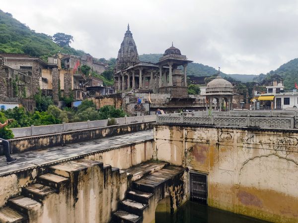 panna meena ka kund temple complex jaipur