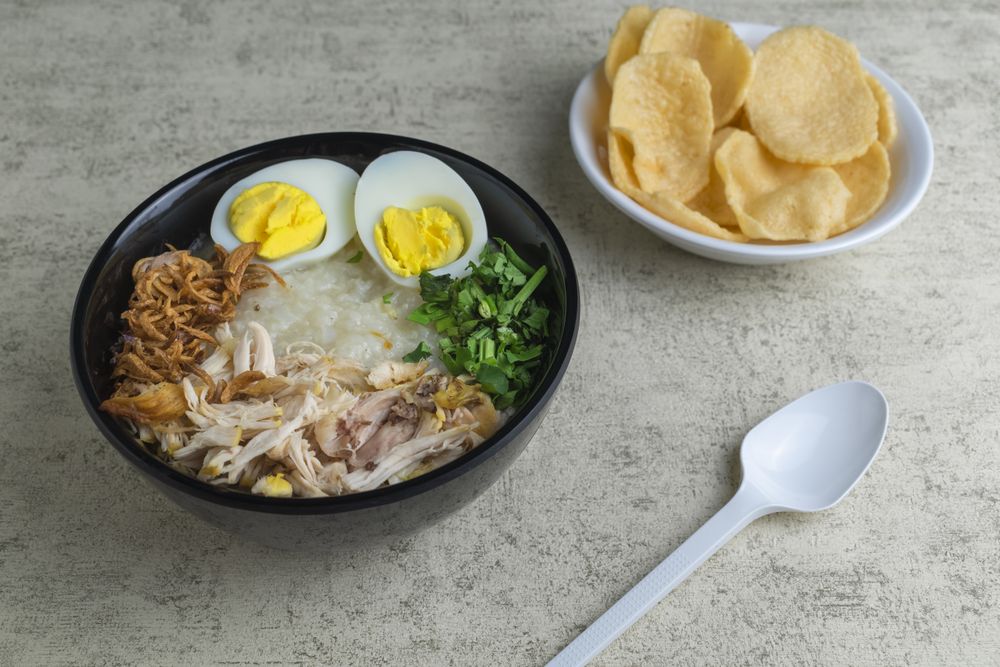 chicken porridge on bowl