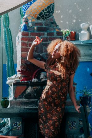 Woman with natural hair shields her eyes from the sun