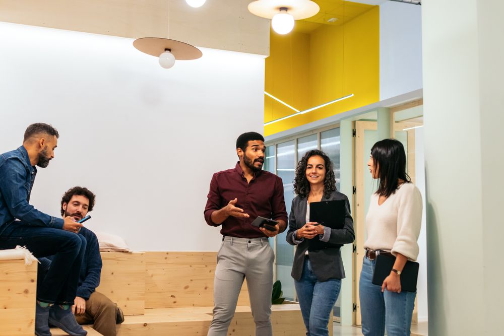 Sharing Ideas and Work: A Picture of the Coworking Environment