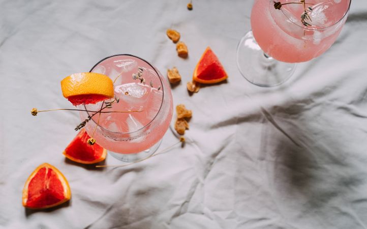 Cocktail grapefruit. Alcoholic beverage with ice