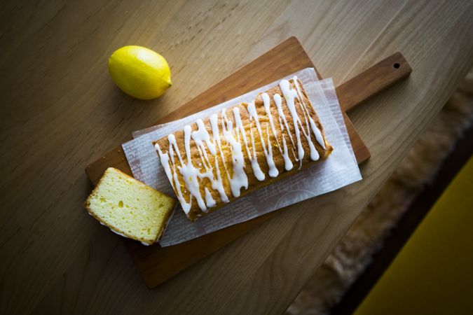 Top view of lemon cake on wooden cutting board