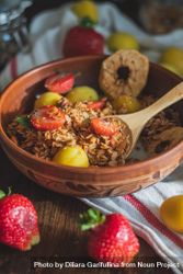 Healthy granola bowl with fruit 5lNLmb