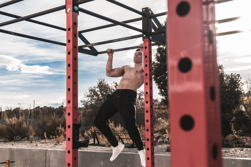 Young fitness man doing chin-ups