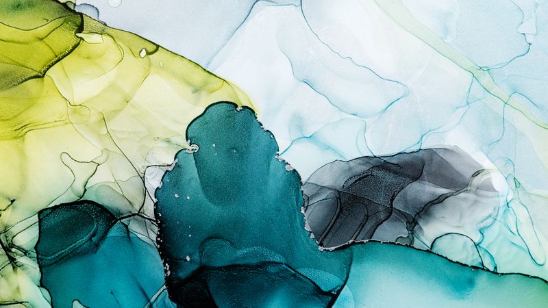 Modern fluid art with Alcohol Ink