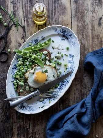 Delicious breakfast meal with steamed peas and egg