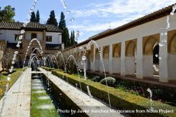 Water spouting in courtyard of the acequia in Generalife, Alhambra, Granada 0v387Z