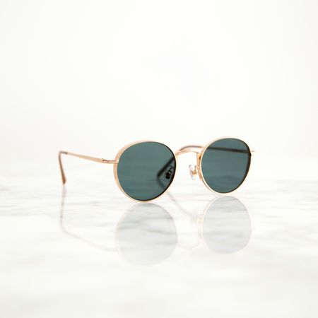 Round Gold Frame Sunglasses Reflection