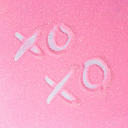 Pink glitter background with “XO XO”