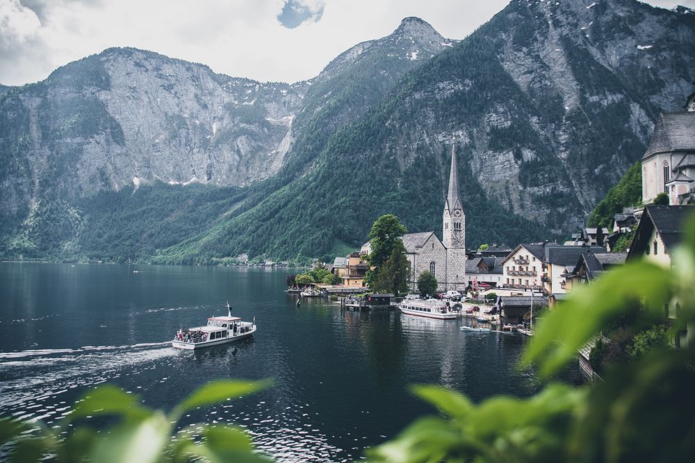 Boat about to arrive at the Hallstatt, Upper Austria, Austria